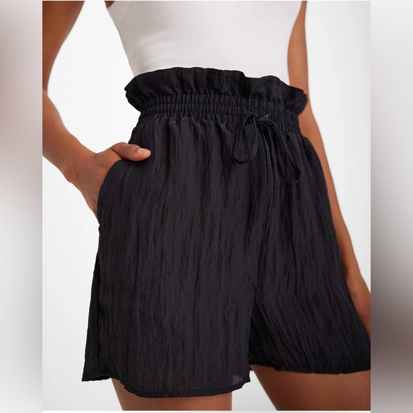 NWT Express High Waisted Crinkle Drawstring Paperbag Shorts - XL - Picture 2 of 4
